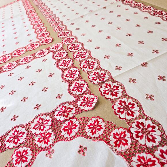 Vintage White and Red Table Linens Runners Eyelet Rectangle, Circle L2 - Picture 1 of 8